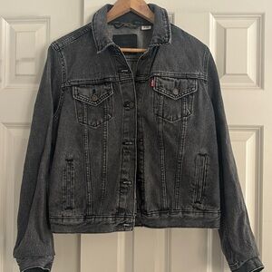 Levi Strauss women’s XL black classic denim jacket